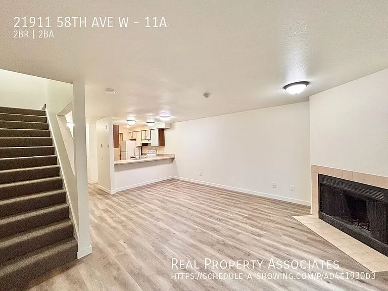 Hillcrest — Photo 16
