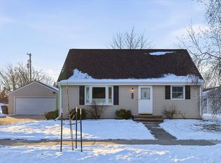 215 Lilac Ln, Little Chute, WI 54140