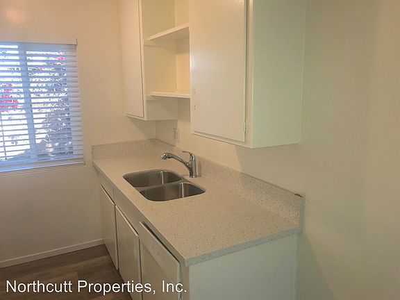 5th image of 3087 Thorn St APT B