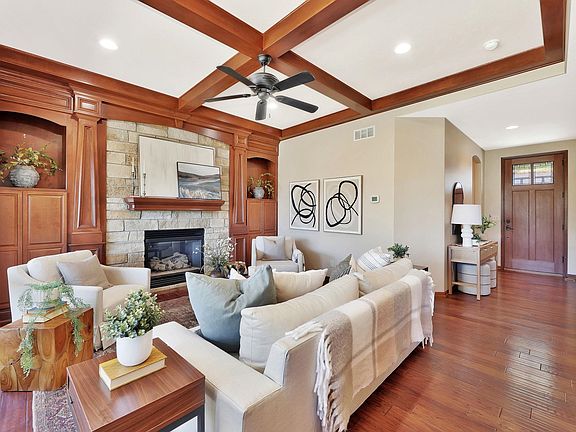3rd image of 721 N Deerfield Cir