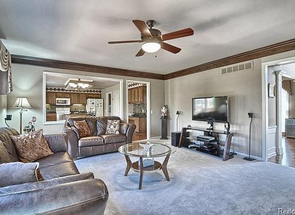 5th image of 25804 Lochmoor Ln