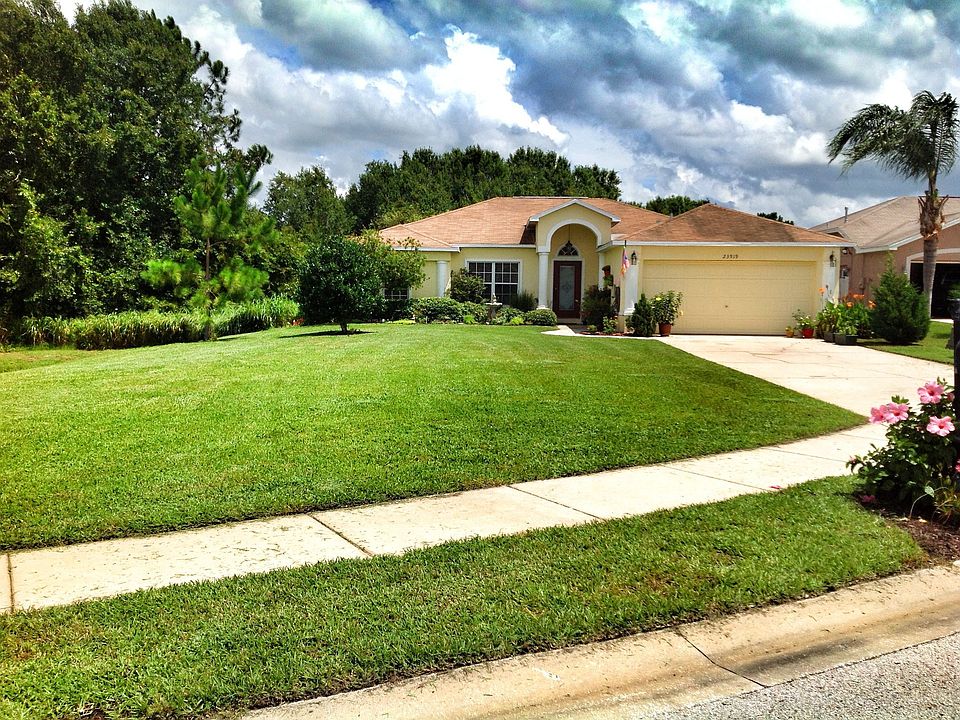 Oversized lot on cul-de-sac