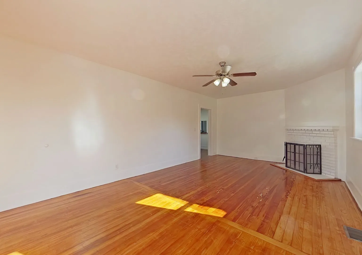 Landon Avenue Duplex — Photo 4