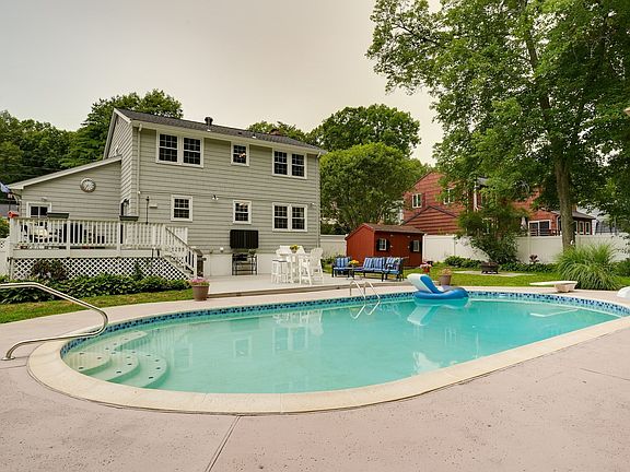 3rd image of 18 Hart St