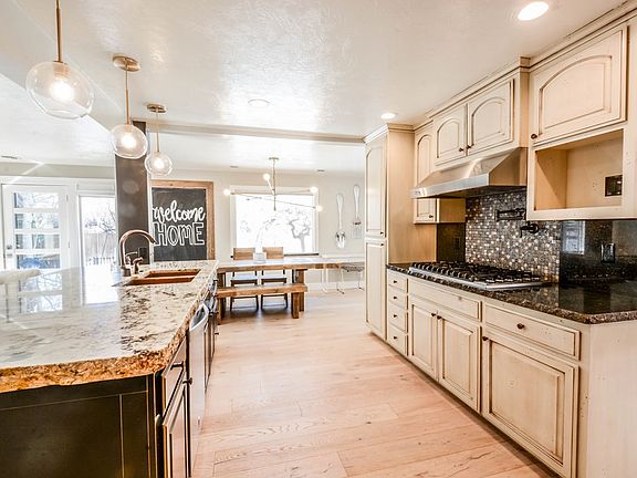 5th image of 2318 Malibu Dr