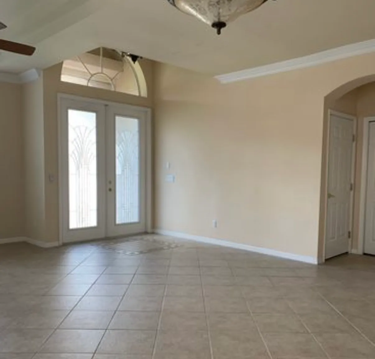 4 bed, 2804 sqft, $2,700 — Photo 2