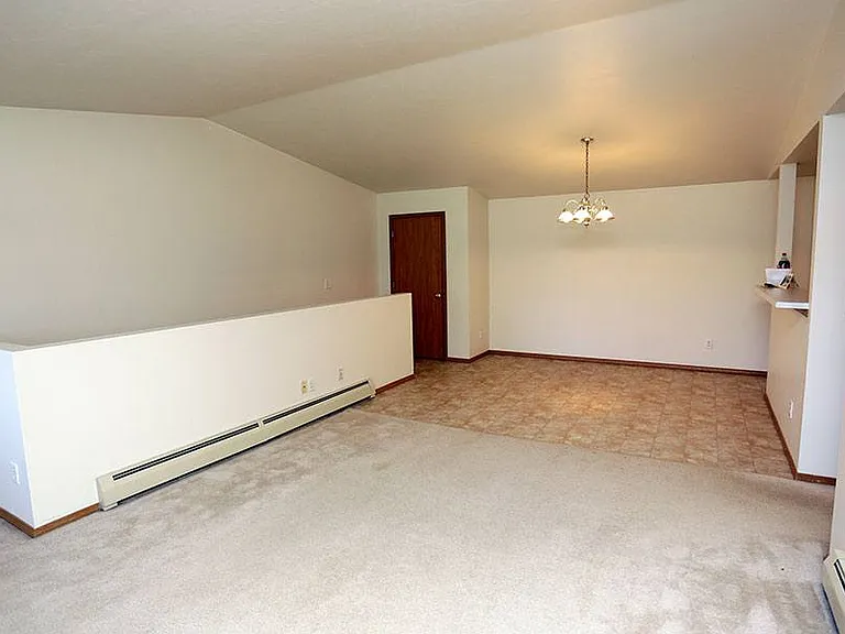BREEZEWOOD APARTMENTS — Photo 12