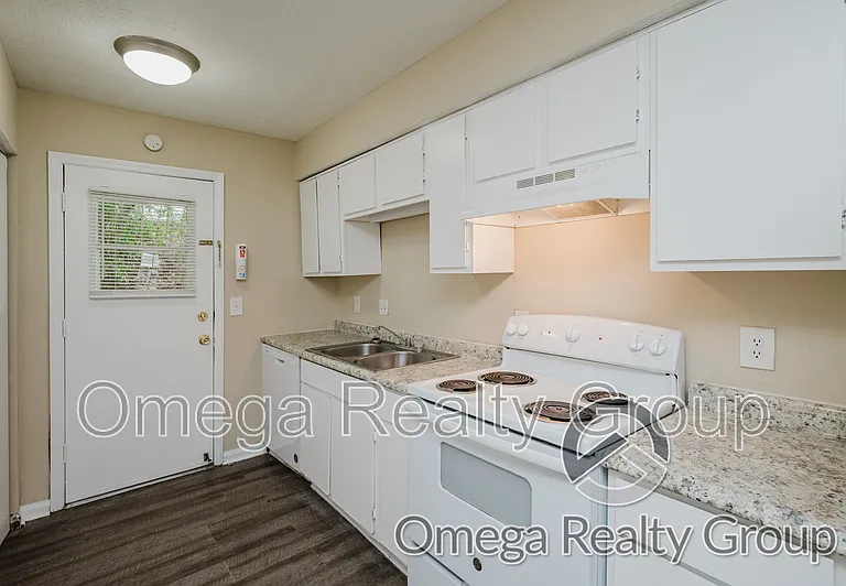 Lakeridge Apartments — Photo 26