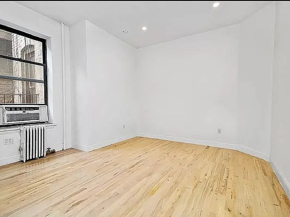 5th image of 174 Hester St APT 13