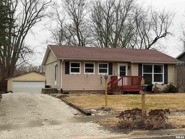 306 Parkview Dr, Washington, IL 61571