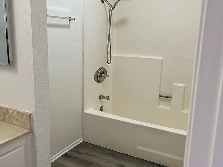 111 S Acacia Ave — Photo 31