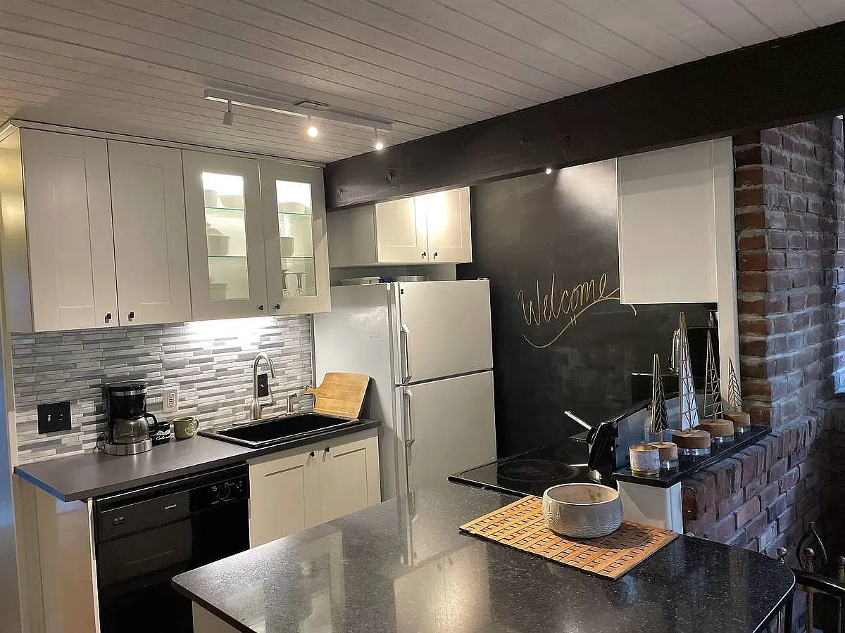 3 bed, 1.5 bath, 900 sqft, $3,100 — Photo 4