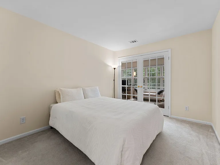 7501 Ashby Ln #J — Photo 16