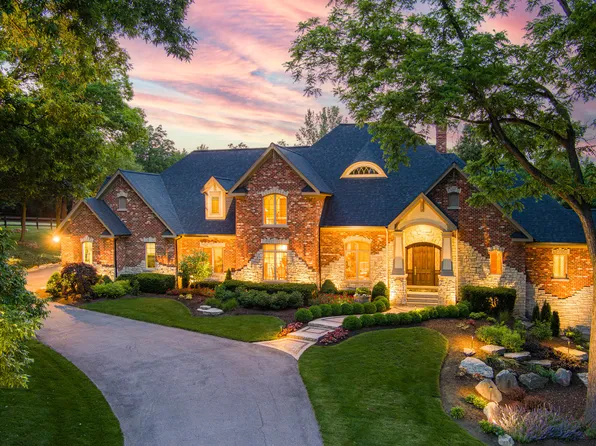 7N230 Sims Ln, St Charles, IL 60175