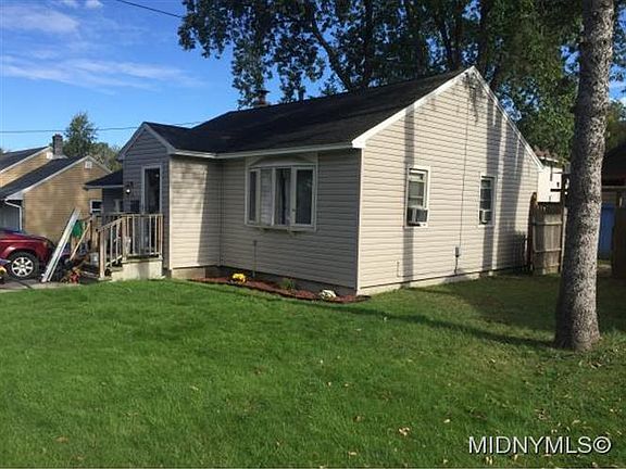 3rd image of 10 Edgemont Cir