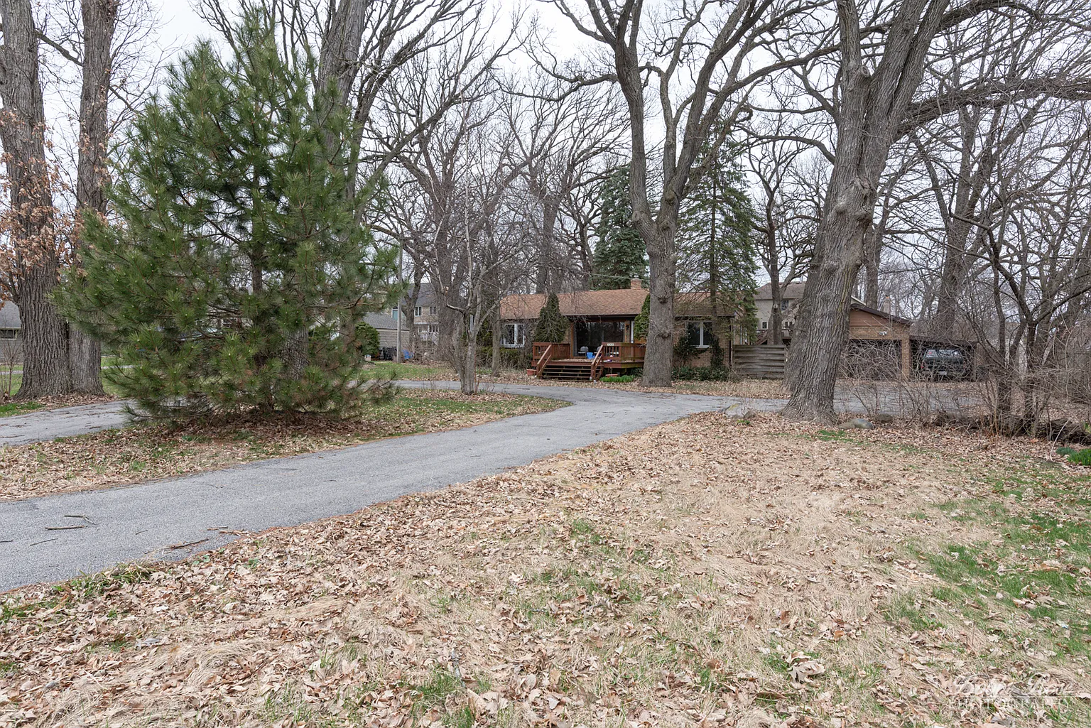 205 W Hawthorne Ln photo 1