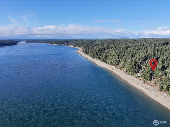 4th image of 820 E Burgundy Road