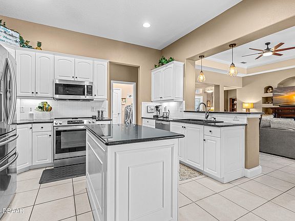 3rd image of 3412 Rexford Cir