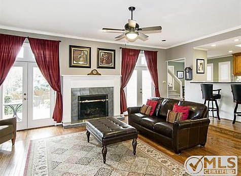 3rd image of 2702 Monarch Dr