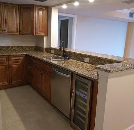 4th image of 2611 Bayshore Blvd APT 405