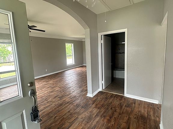 3rd image of 803 Moore Ave
