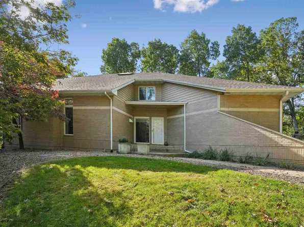 1441 Trail Bend Dr NW, Swisher, IA 52338