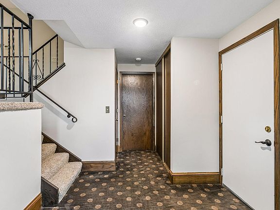 5th image of 1013 Robinhood Pl