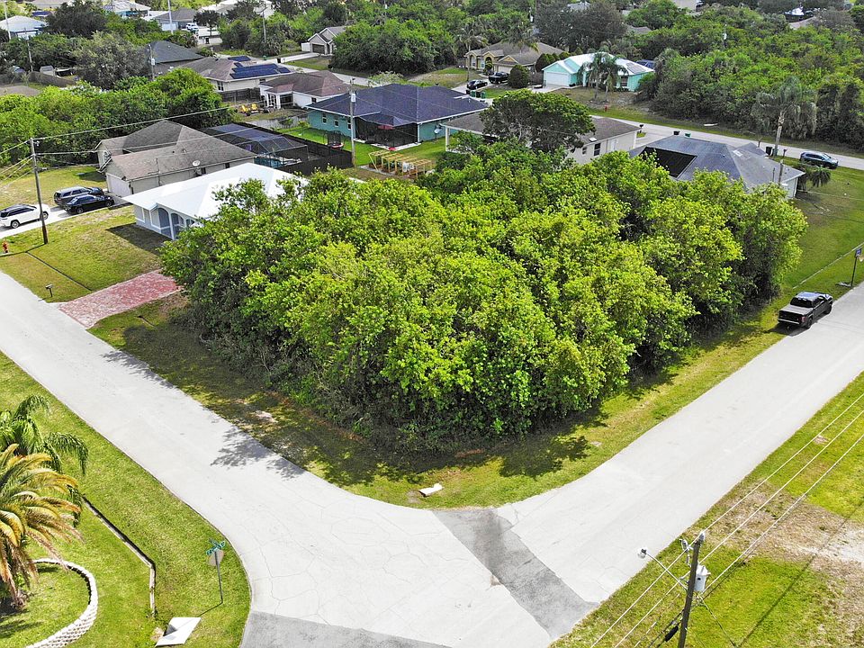 1st image of 433 SW Crawfish Drive