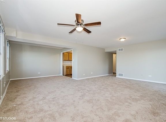 3rd image of 550 Sheridan Sq APT 3A