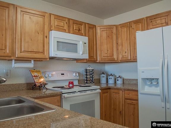 3rd image of 4421 S Center St