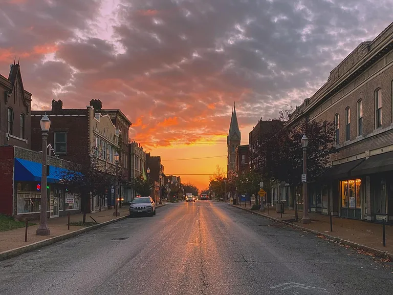 Meramec business strip at sunrise, less than a 5 minute walk away. Collaborative restaurant space houses Juanita's Creole Soul Food, Perfectly Pastry bakery, and Tacos La Jefa STL. Several small resale shops, a Halal market, and Dutchtown Community Corp.