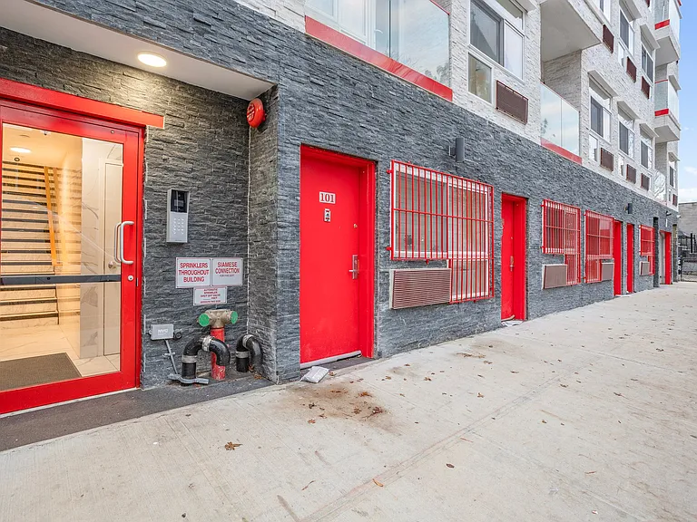 1079 Lafayette Ave #201B — Photo 13