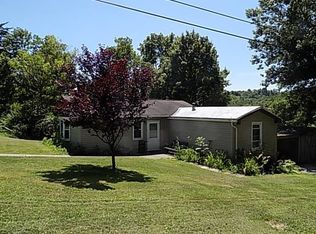 20 Daisy Ln, Adamsburg, PA 15611