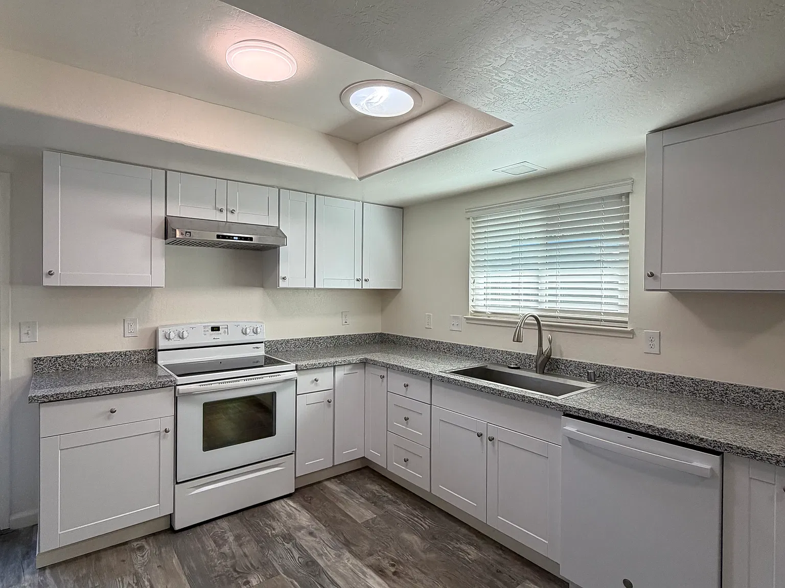 2 bed, 945 sqft, $2,495 — Photo 1