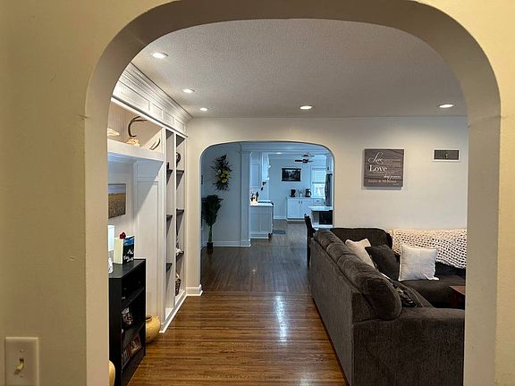 2nd image of 409 Alice St