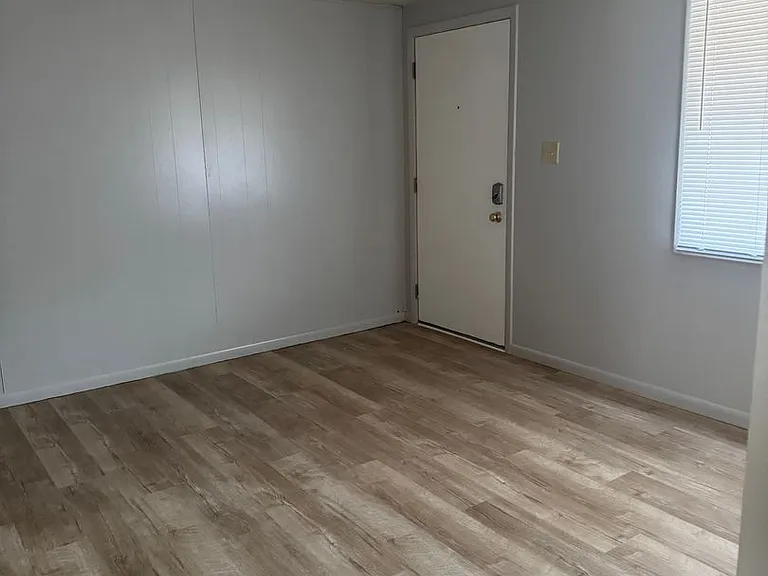 Sandalwood Apartments — Photo 14