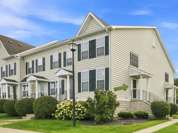 6058 Phar Lap Dr #17, New Albany, OH 43054