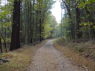 Hendrick Rd, Hawley, PA 18428