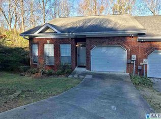 424 Creekview Cir, Gardendale, AL 35071