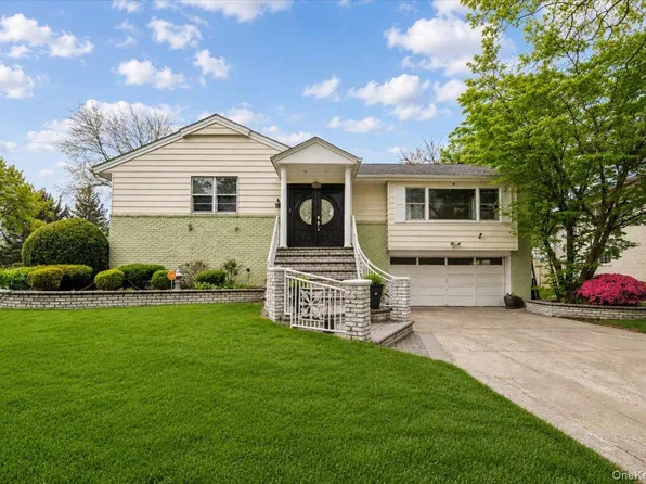 916 Lawrence Court, North Woodmere, NY 11581