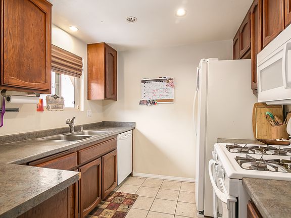2nd image of 768 N Mollison Ave Unit B