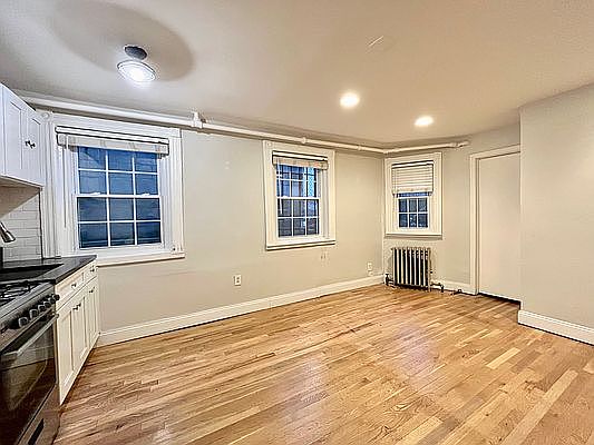 2nd image of 360 Washington Ave