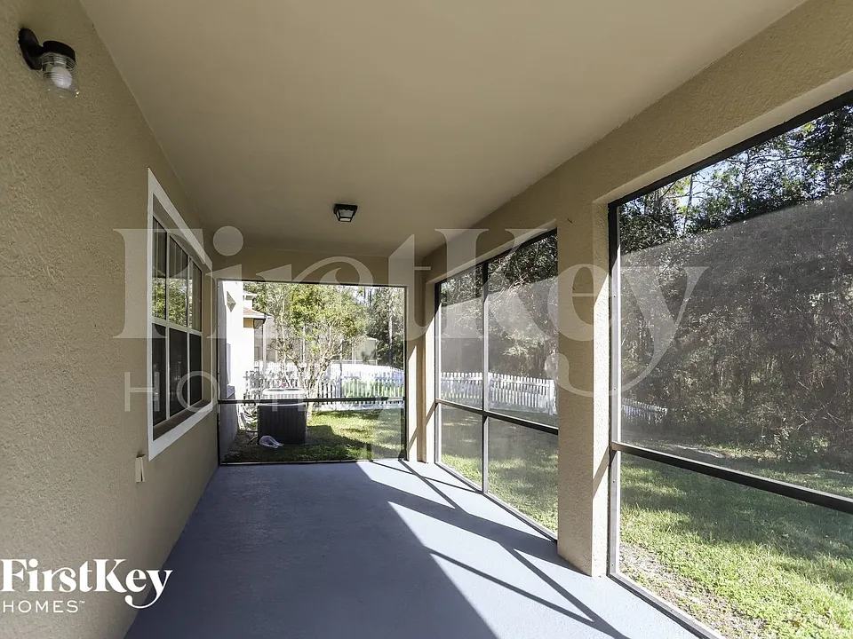 7232 Bridgeview Dr
