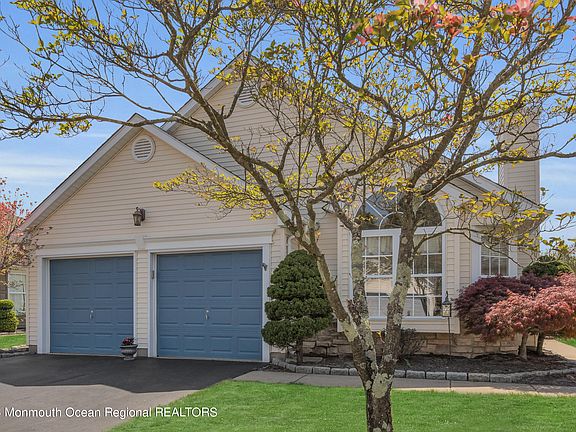 3rd image of 2475 Woodbine Lane