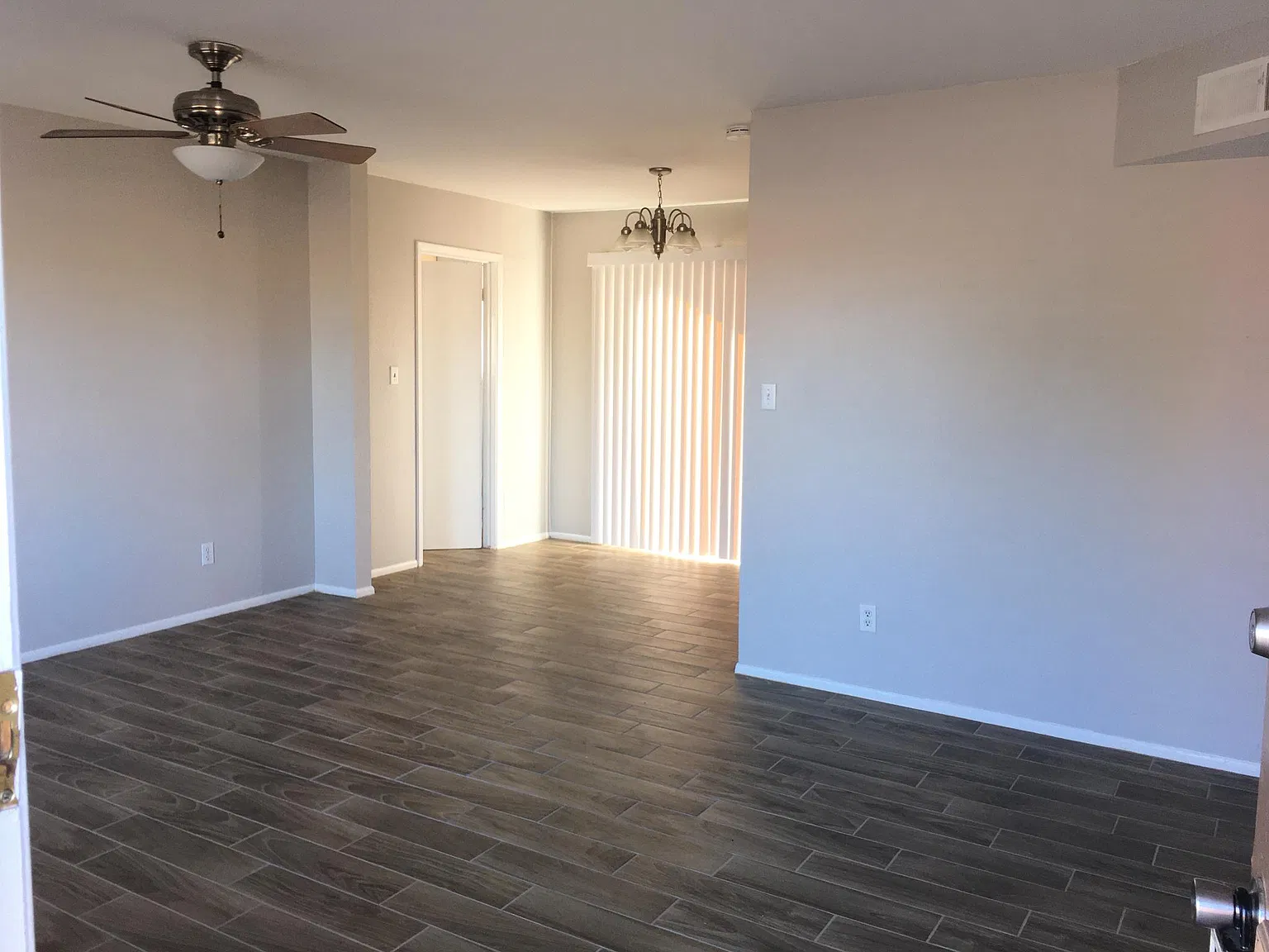 2 bed, 1000 sqft, $1,900 — Photo 2