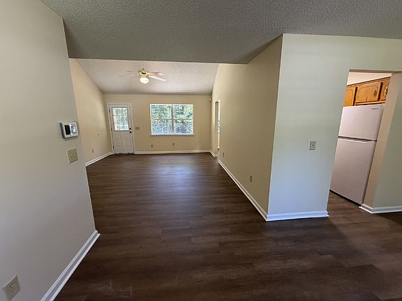 2nd image of 150 NE Jamey Ln