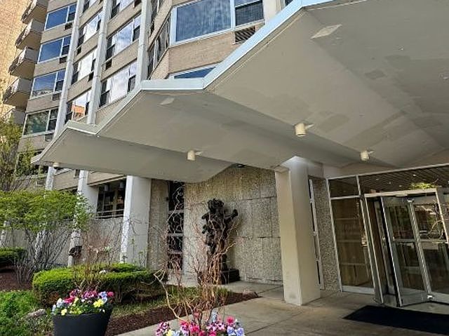 1st image of 555 W Cornelia Ave Unit 1-1301