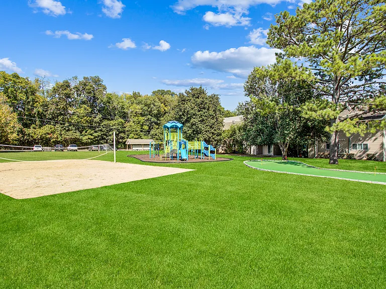 Lincoya Bay Apartments and Townhomes — Photo 11
