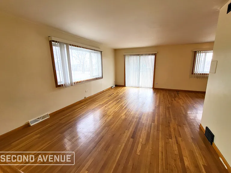 10032 S Eggleston Ave — Photo 4