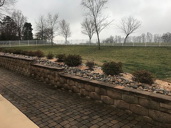4th image of 723 Cedar Hill Dr